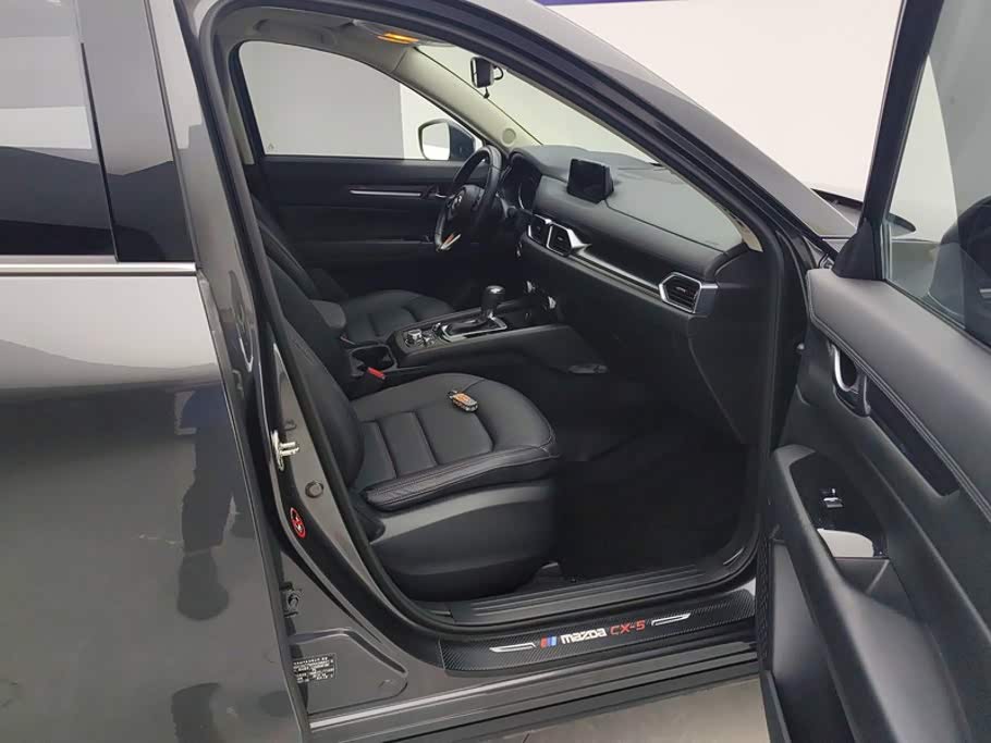 Mazda CX-5 2.0 л 2021 г. Серебристо-серый, пробег 44700 км