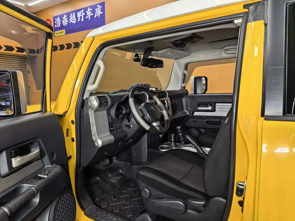 Toyota FJ Cruiser — миниатюра 16