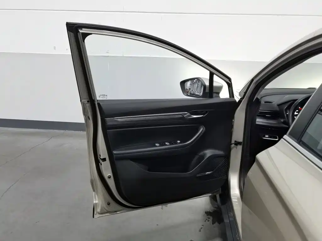 Geely Emgrand S — миниатюра 8