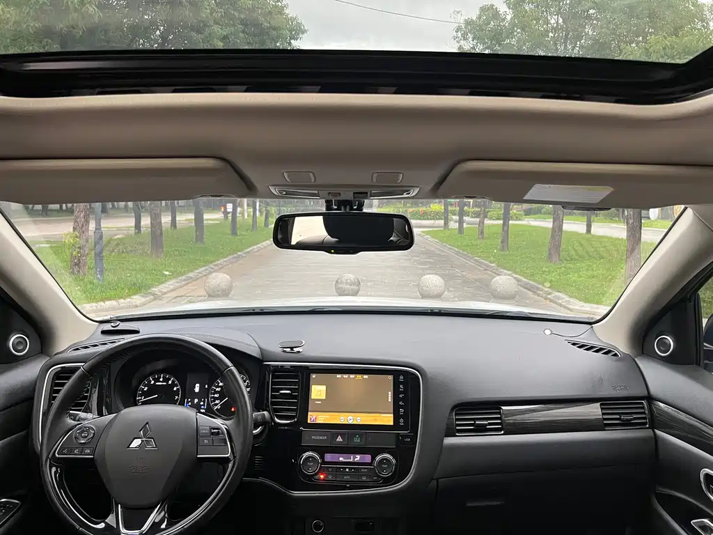 Mitsubishi Outlander — миниатюра 13