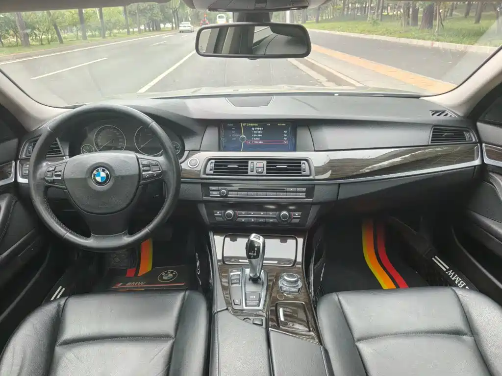 BMW 5 Series — миниатюра 10