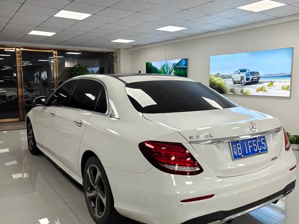Mercedes-Benz E-Class — миниатюра 5