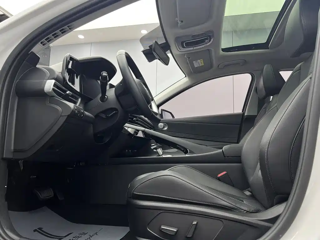 Hyundai Elantra — миниатюра 7