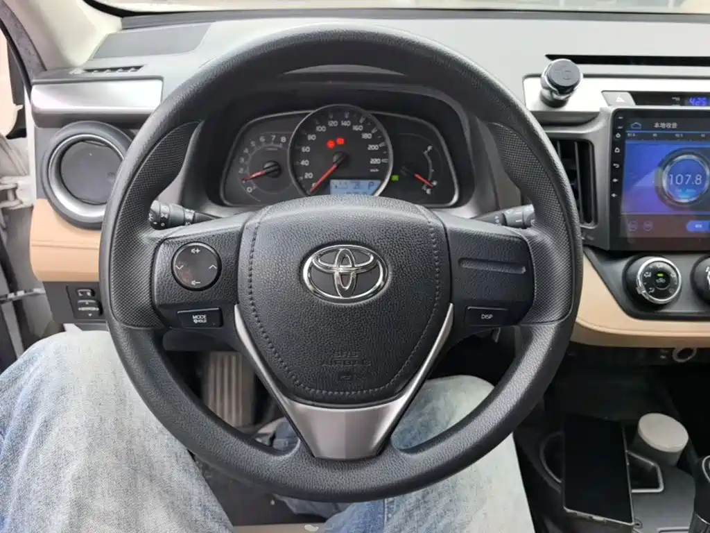 Toyota RAV4 — миниатюра 11