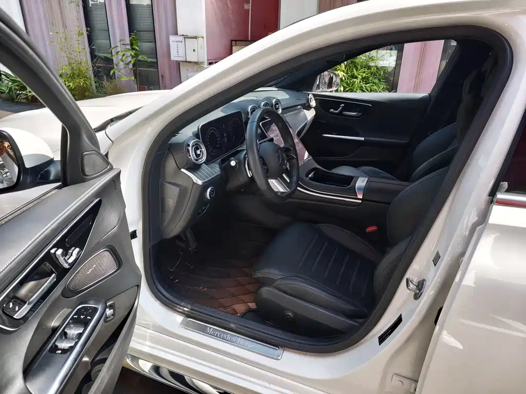 Mercedes-Benz C-Class 2023 — фото 3