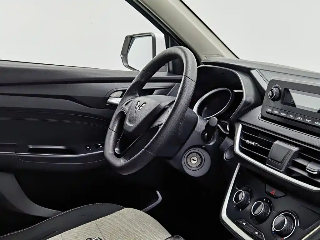 Wuling Hongguang S3 — миниатюра 22