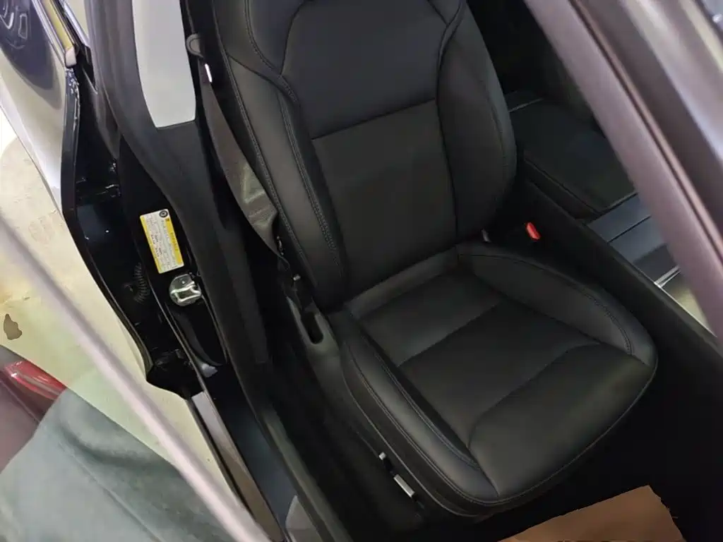 Tesla Model Y — миниатюра 25