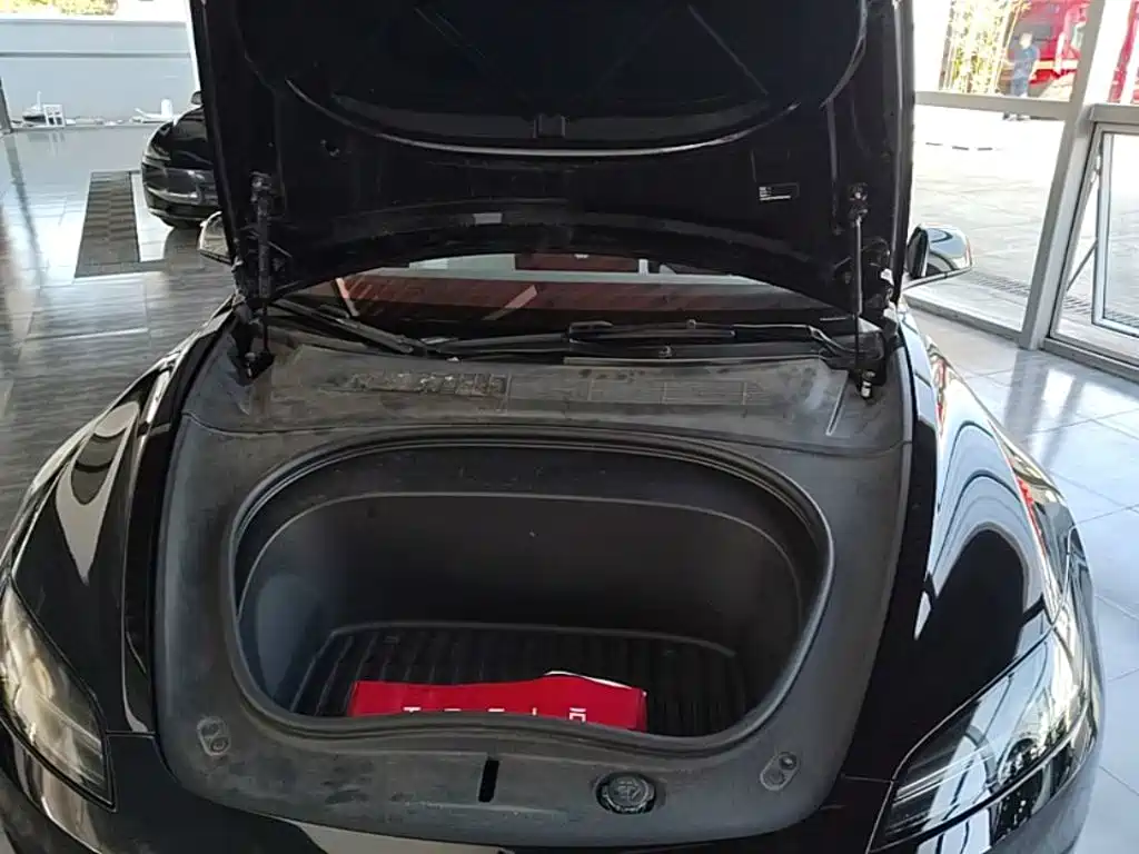 Tesla Model 3 — миниатюра 20