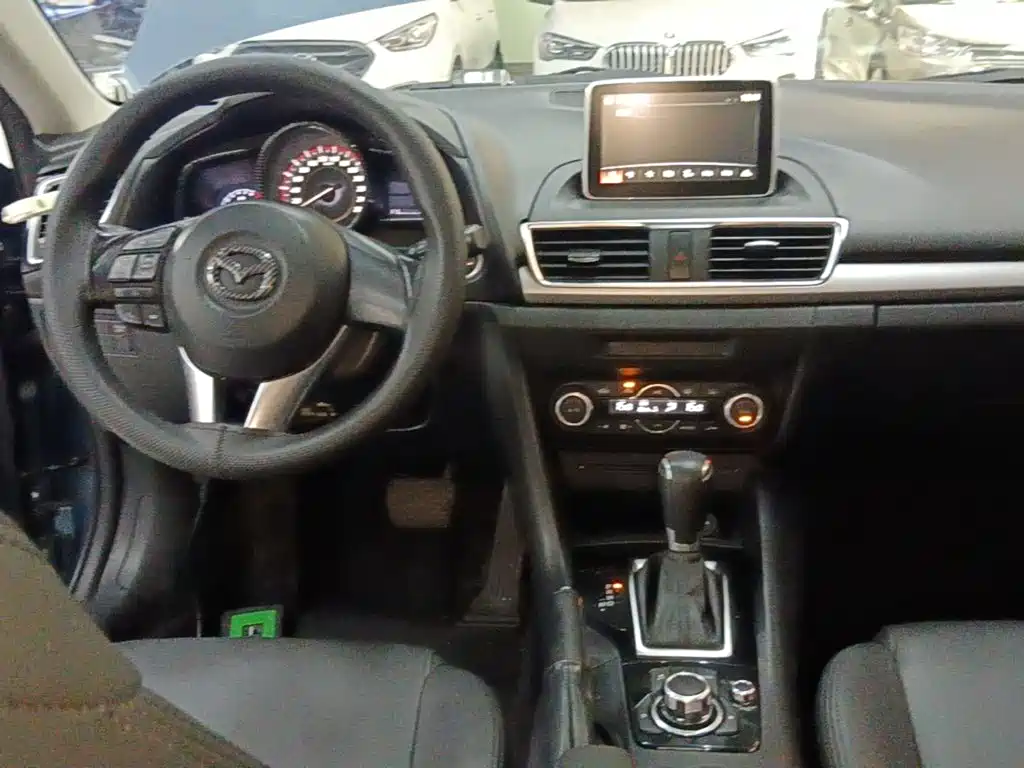 Mazda 3 Axela — миниатюра 10