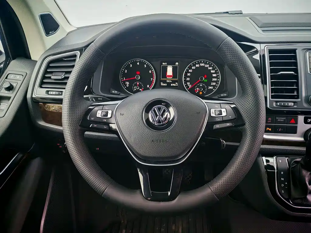 Volkswagen Multivan — миниатюра 17