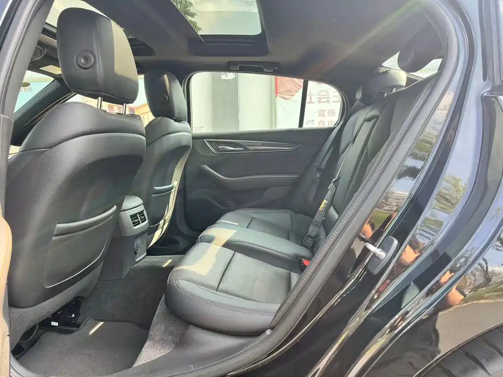 Cadillac CT5 — миниатюра 13