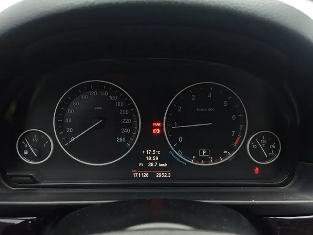 BMW 5 Series — миниатюра 5