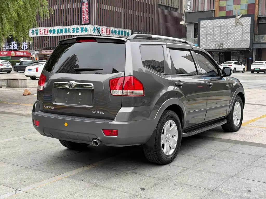 Kia Borrego — миниатюра 4
