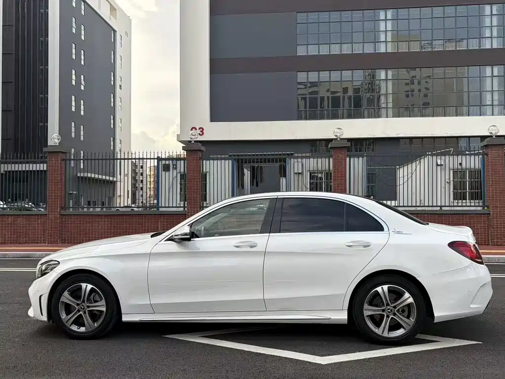 Mercedes-Benz C-Class — миниатюра 11