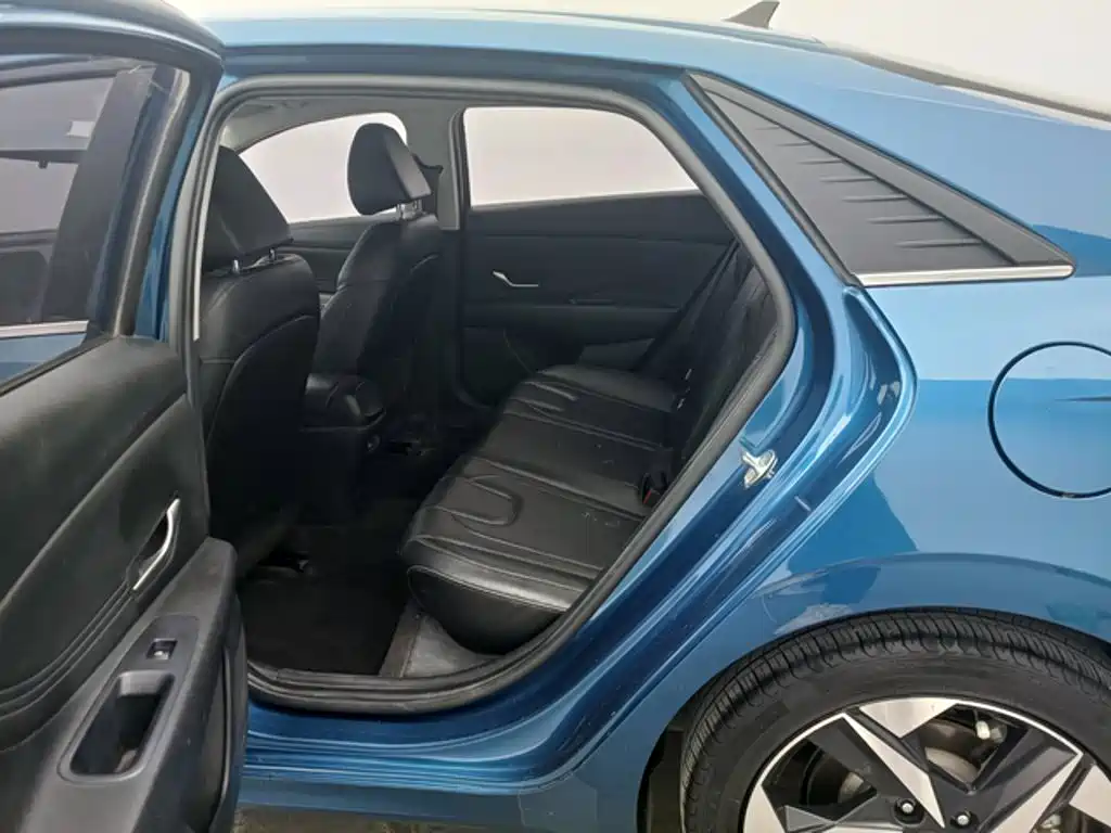 Hyundai Elantra — миниатюра 7