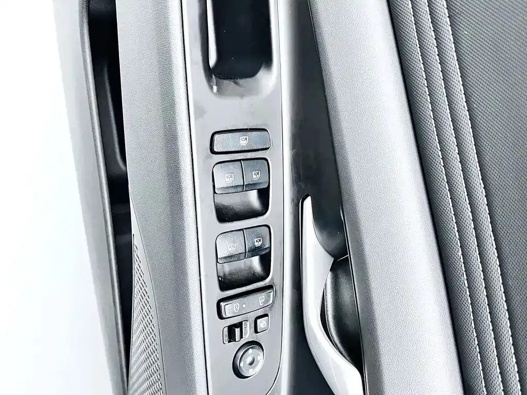 Hyundai Elantra 2022 — фото 11