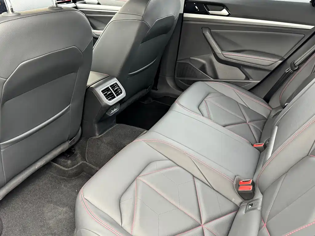 Volkswagen Lavida — миниатюра 5