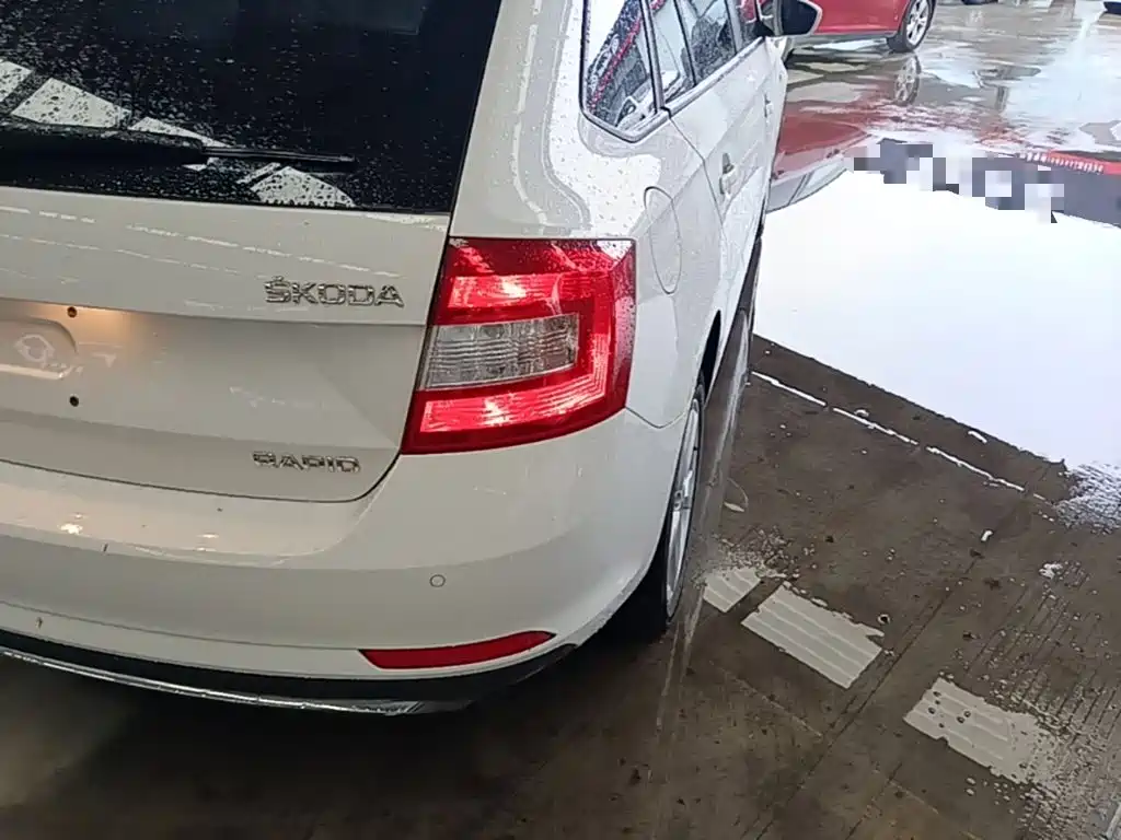 Skoda Rapid Spaceback — миниатюра 8