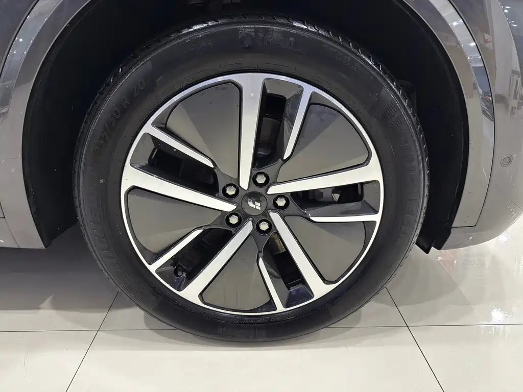 Li Auto Li L8 — миниатюра 10