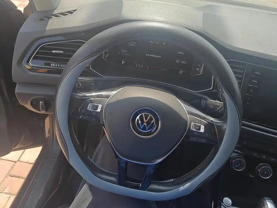 Volkswagen T-Roc — миниатюра 10