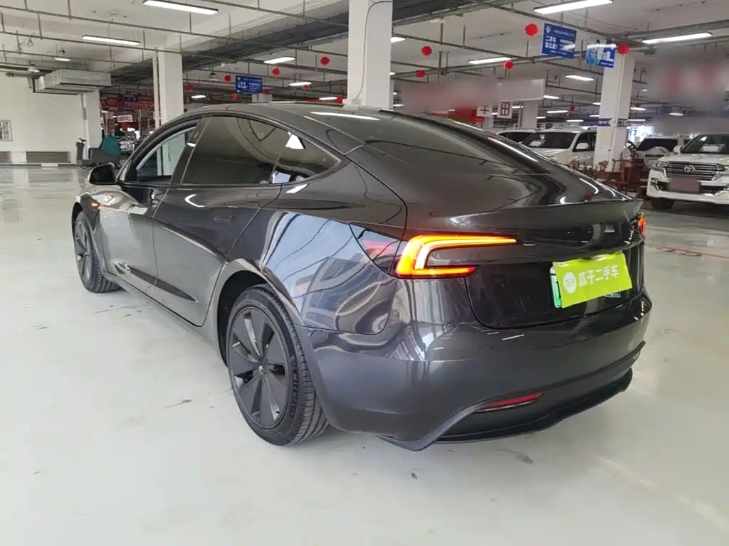 Tesla Model 3 — миниатюра 5