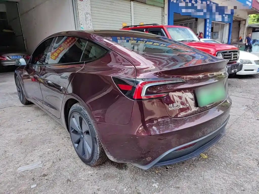 Tesla Model 3 — миниатюра 5