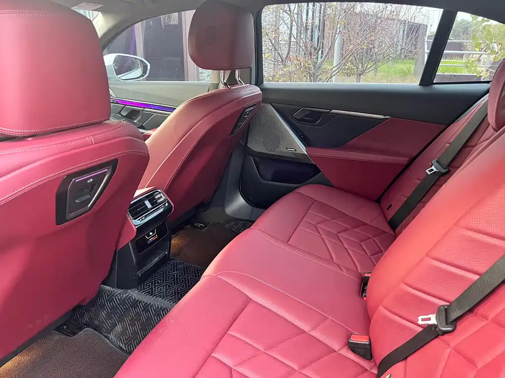 BMW 5 Series — миниатюра 5