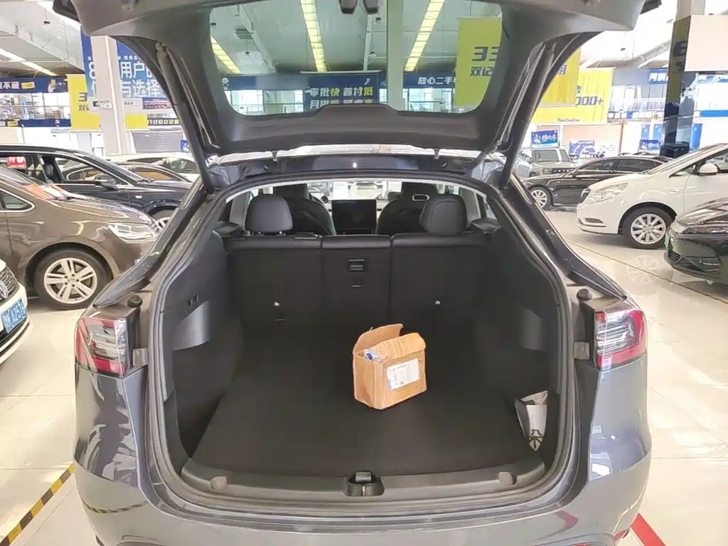 Tesla Model Y — миниатюра 19