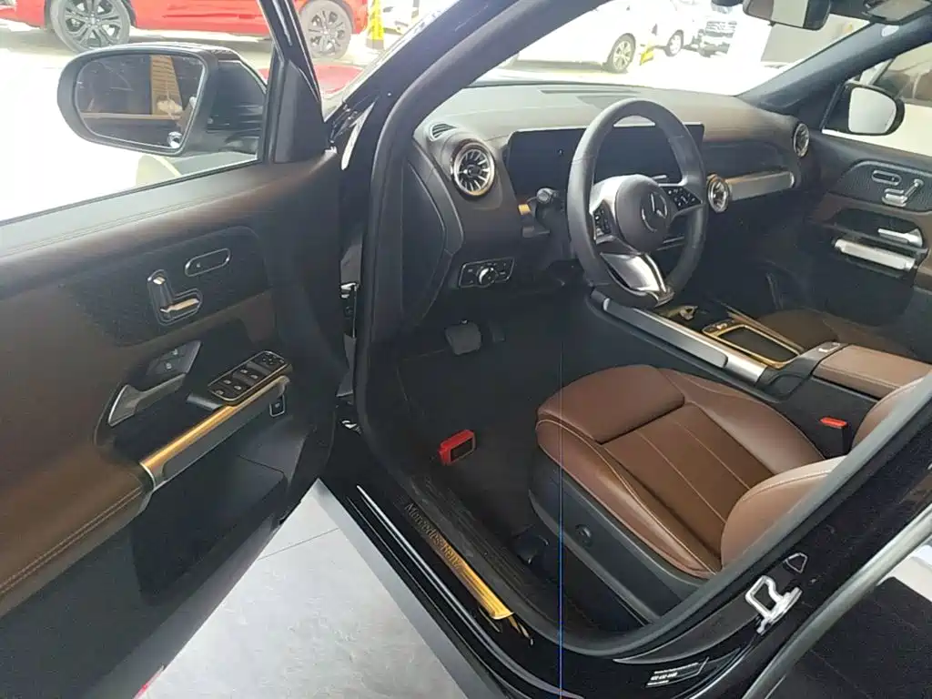 Mercedes-Benz GLB — миниатюра 16
