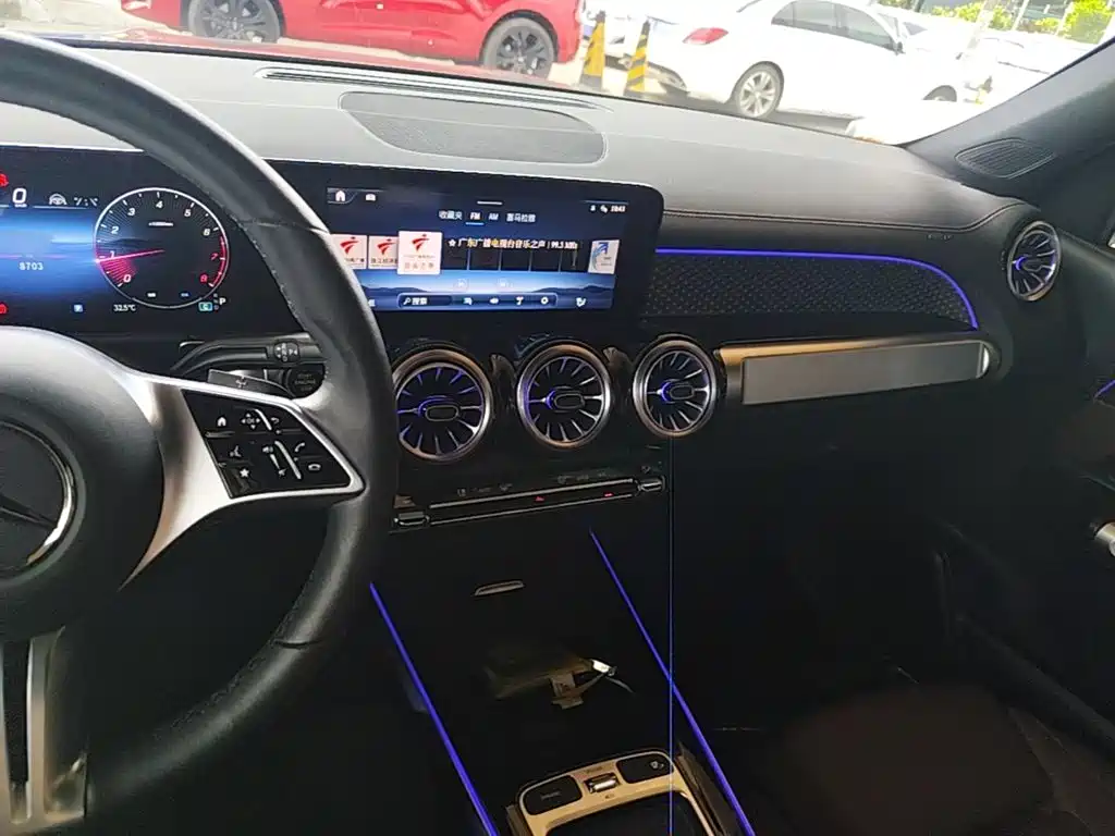 Mercedes-Benz GLB — миниатюра 10
