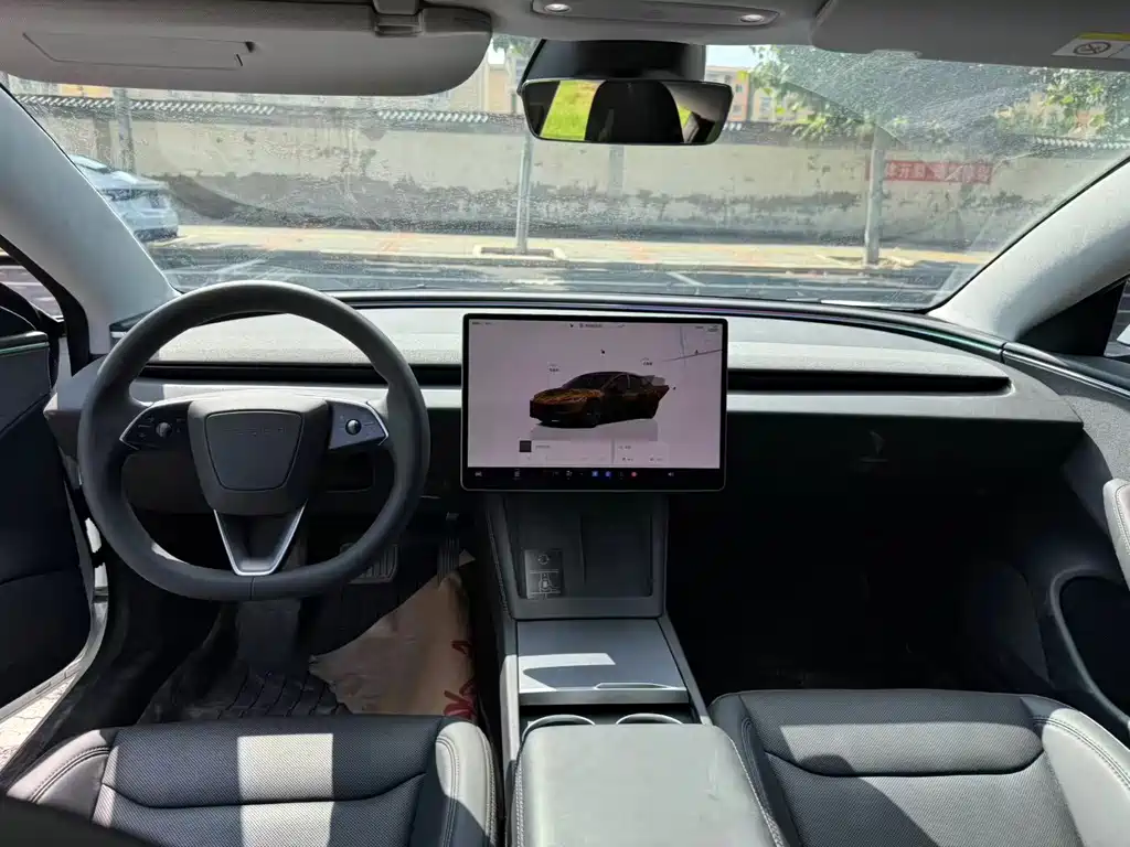 Tesla Model 3 — миниатюра 5