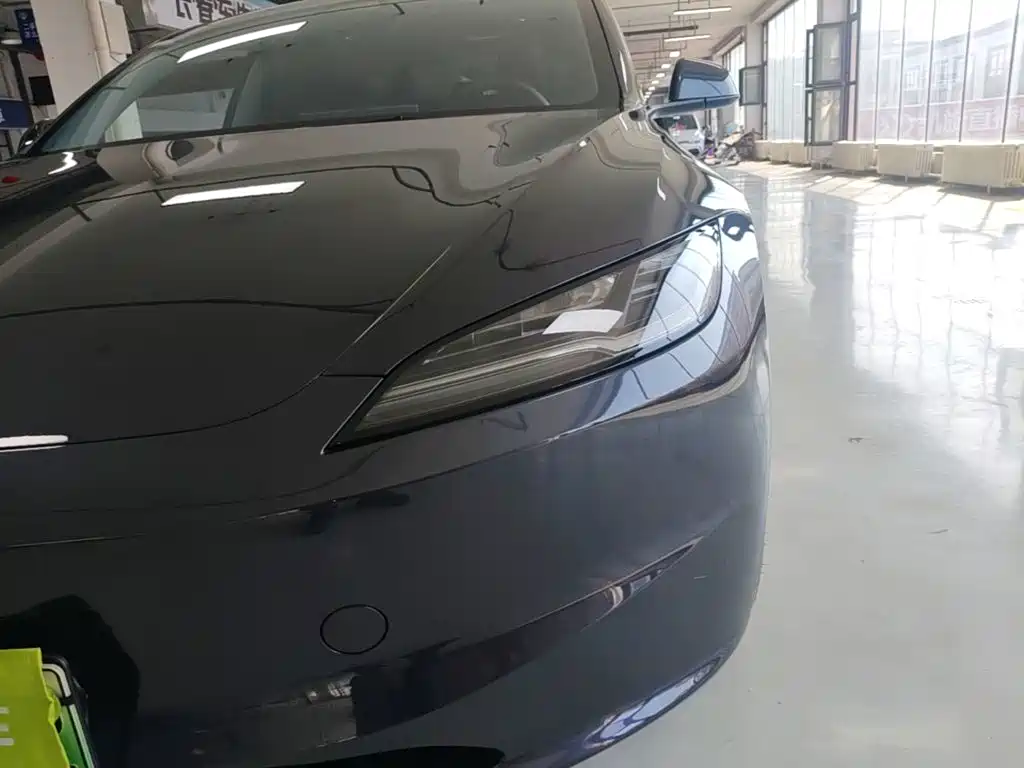 Tesla Model 3 — миниатюра 24