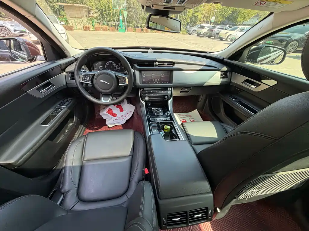 Jaguar XFL — миниатюра 11