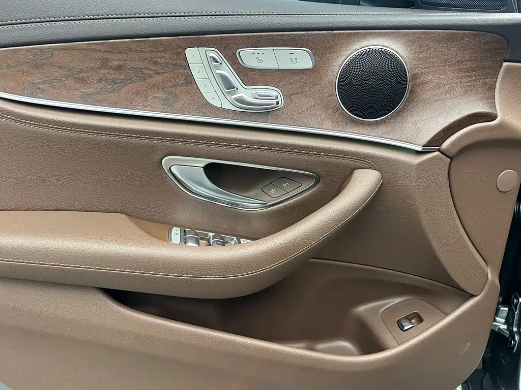 Mercedes-Benz E-Class — миниатюра 4