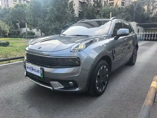 LYNK  &CO. 01 EM P 2019