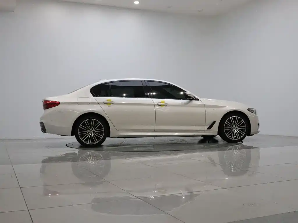 BMW 5 Series — миниатюра 7