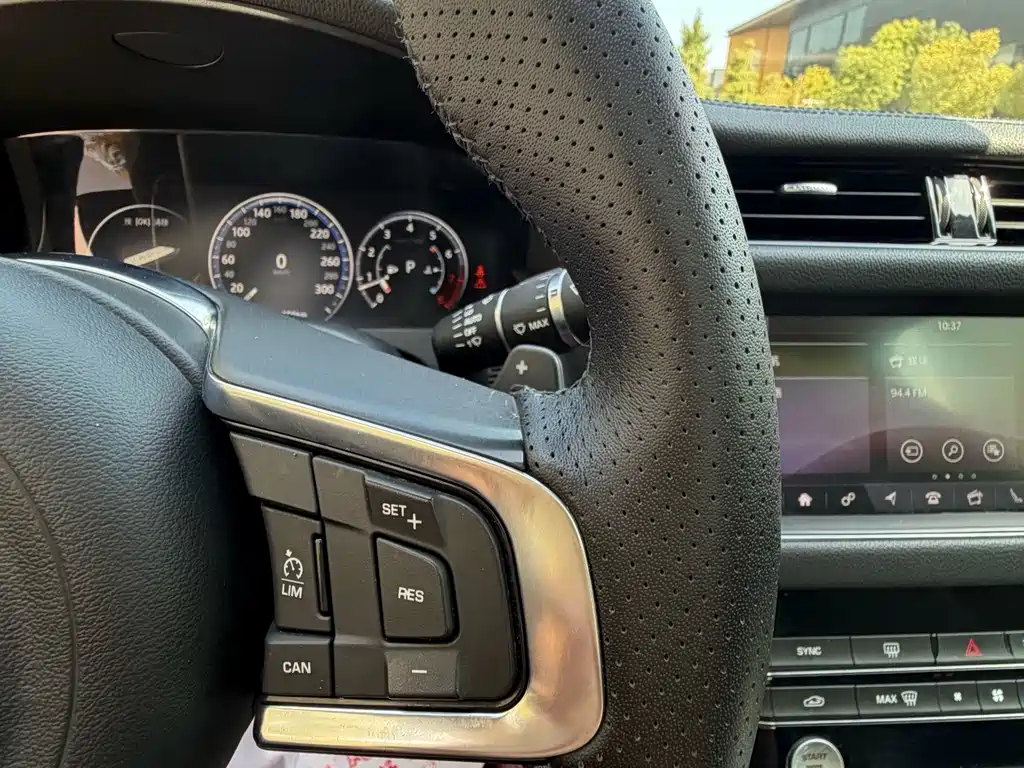 Jaguar XFL — миниатюра 7
