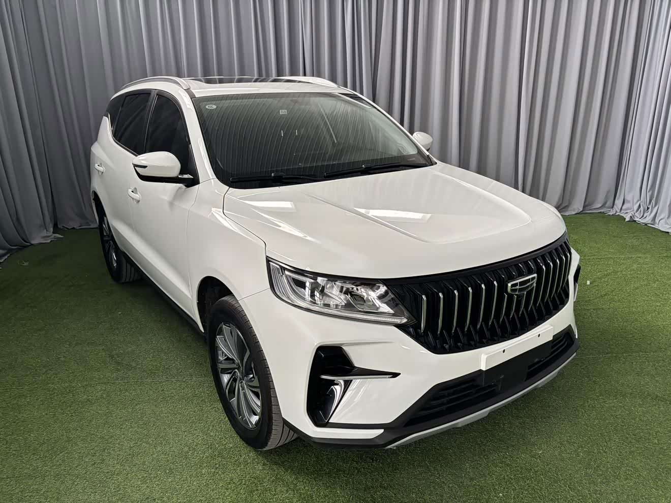 Geely Emgrand X6 1.4 л 2022 г. Белый, пробег 18000 км