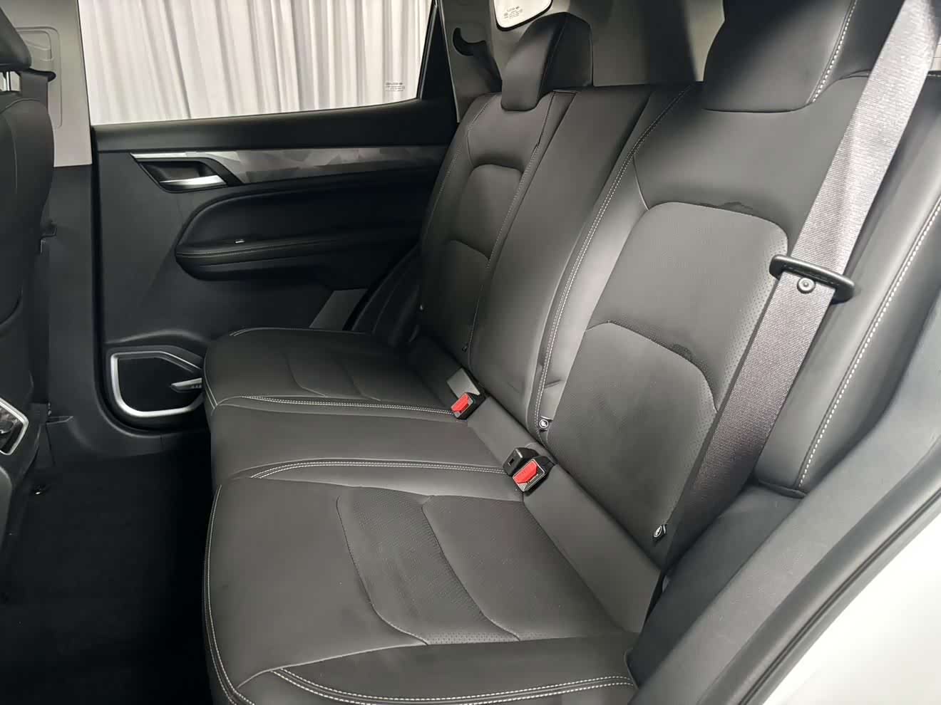 Geely Emgrand X6 1.4 л 2022 г. Белый, пробег 18000 км