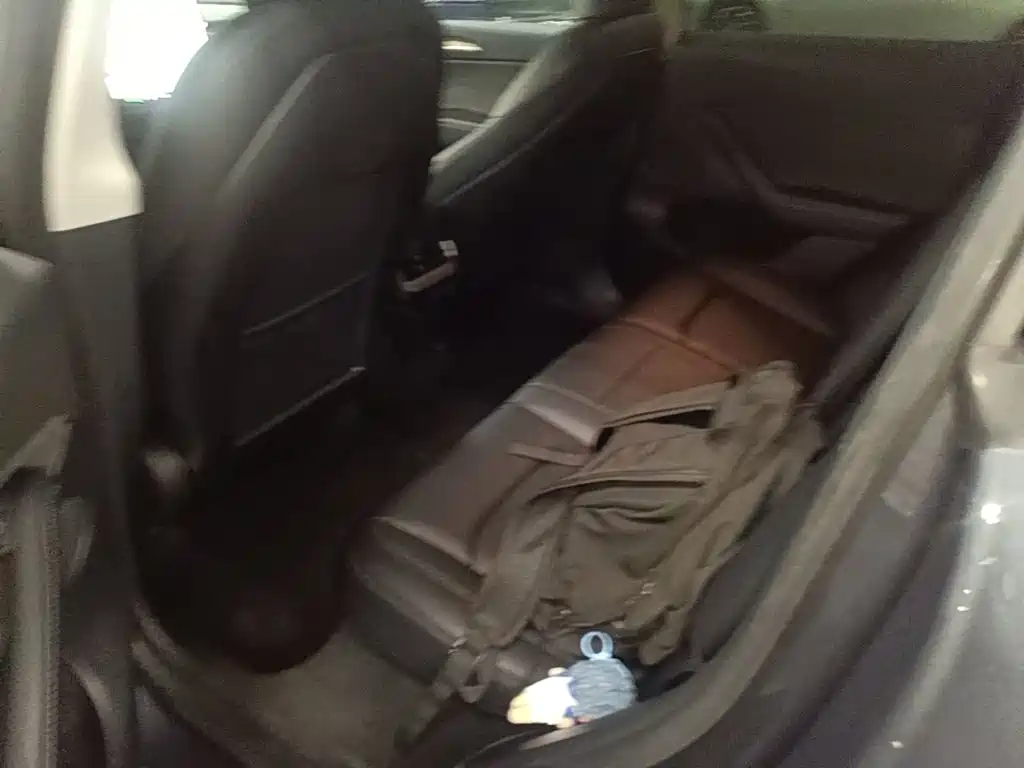 Tesla Model Y — миниатюра 17