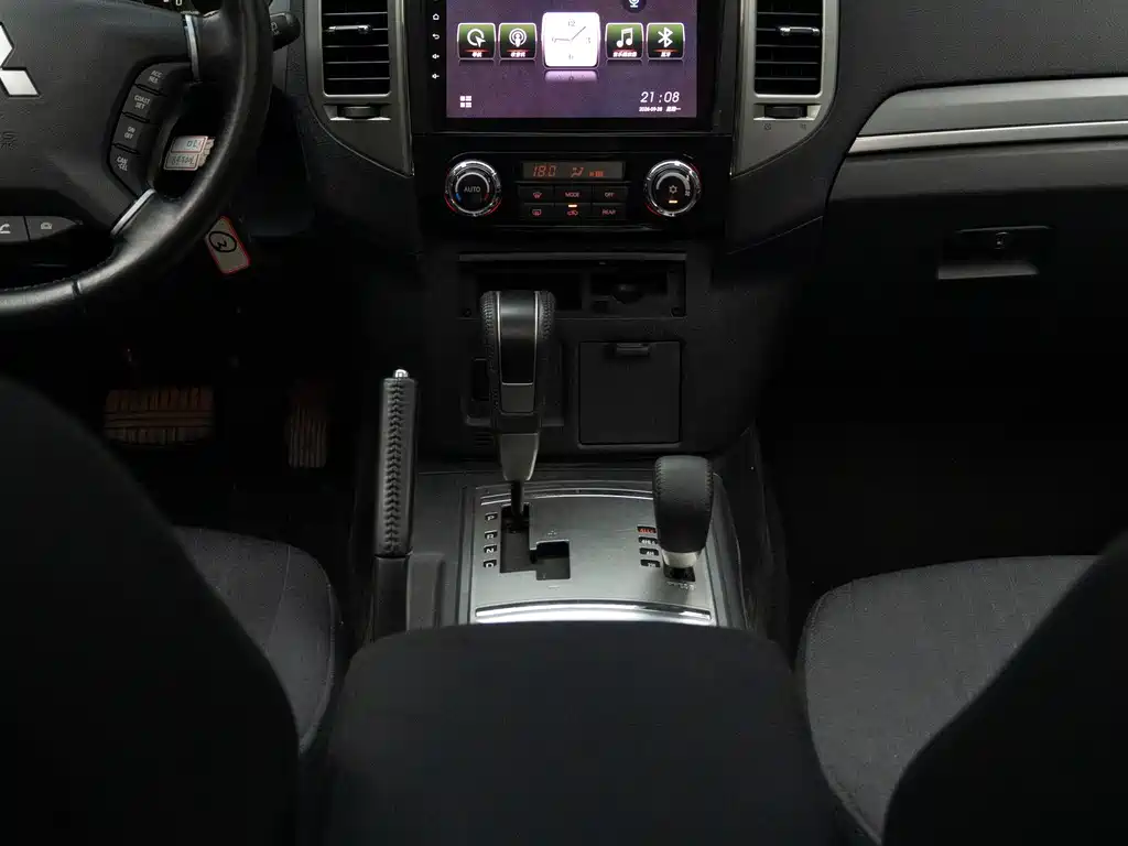 Mitsubishi Pajero (Import) — миниатюра 19