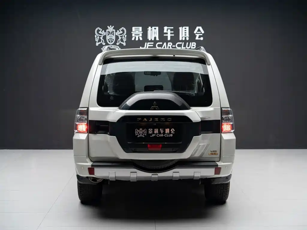 Mitsubishi Pajero (Import) — миниатюра 7