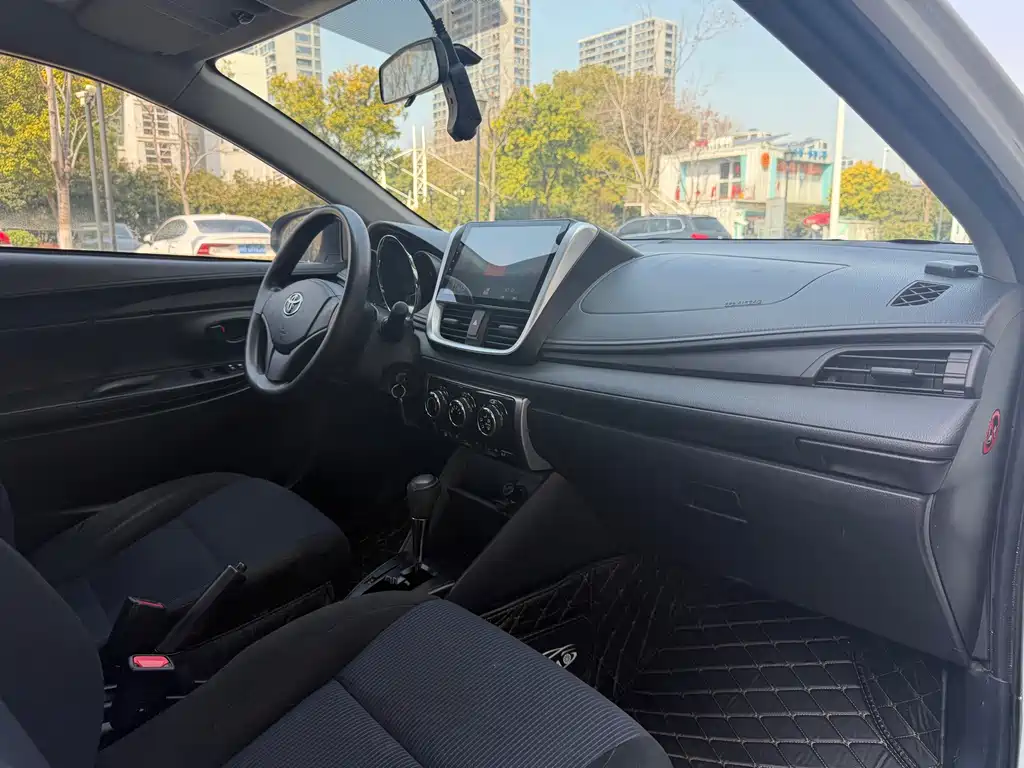 TOYOTA YARIS L TO ENJOY