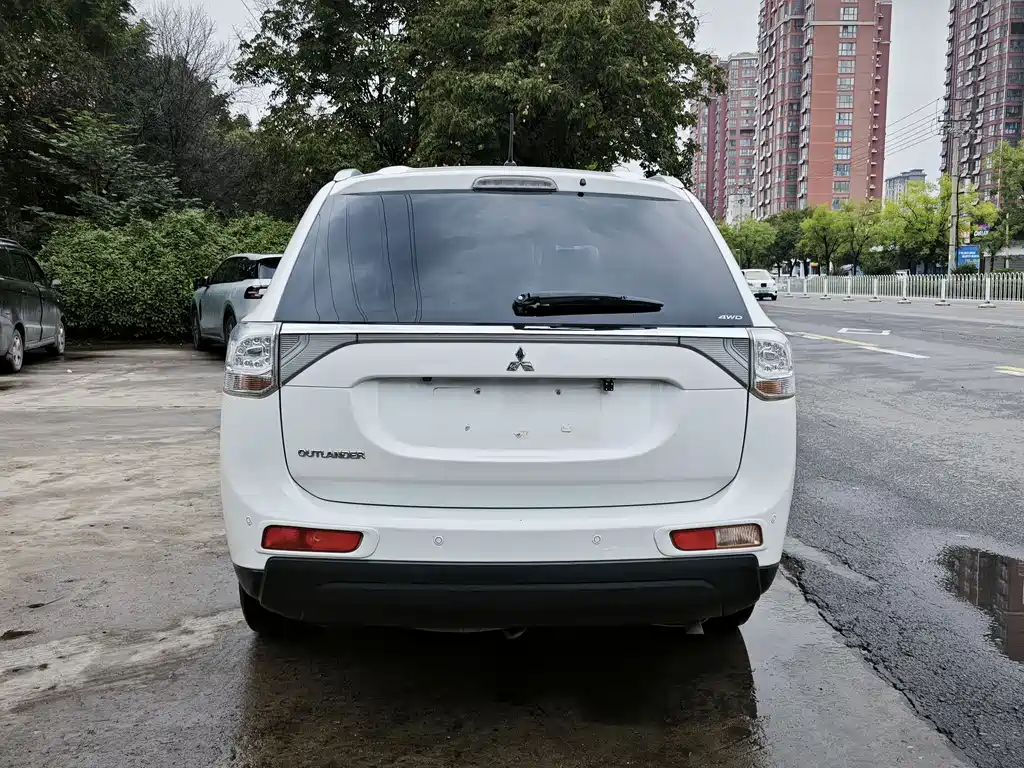 Mitsubishi Outlander (Import) — миниатюра 8