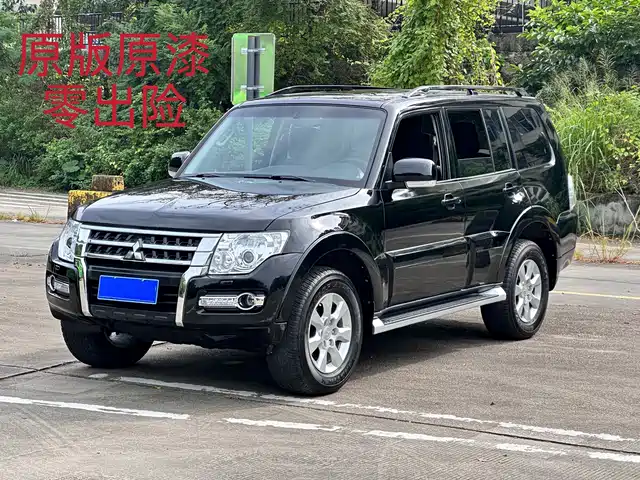 MITSUBISHI PAJERO 2017