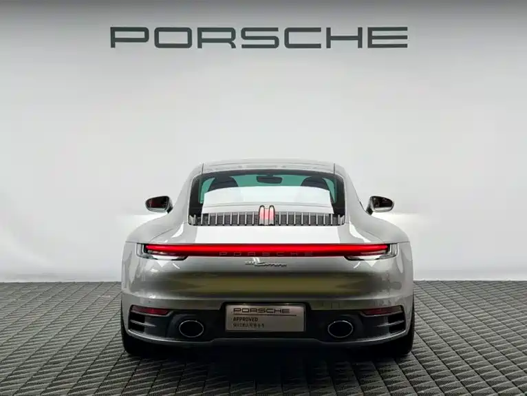 PORSCHE 911