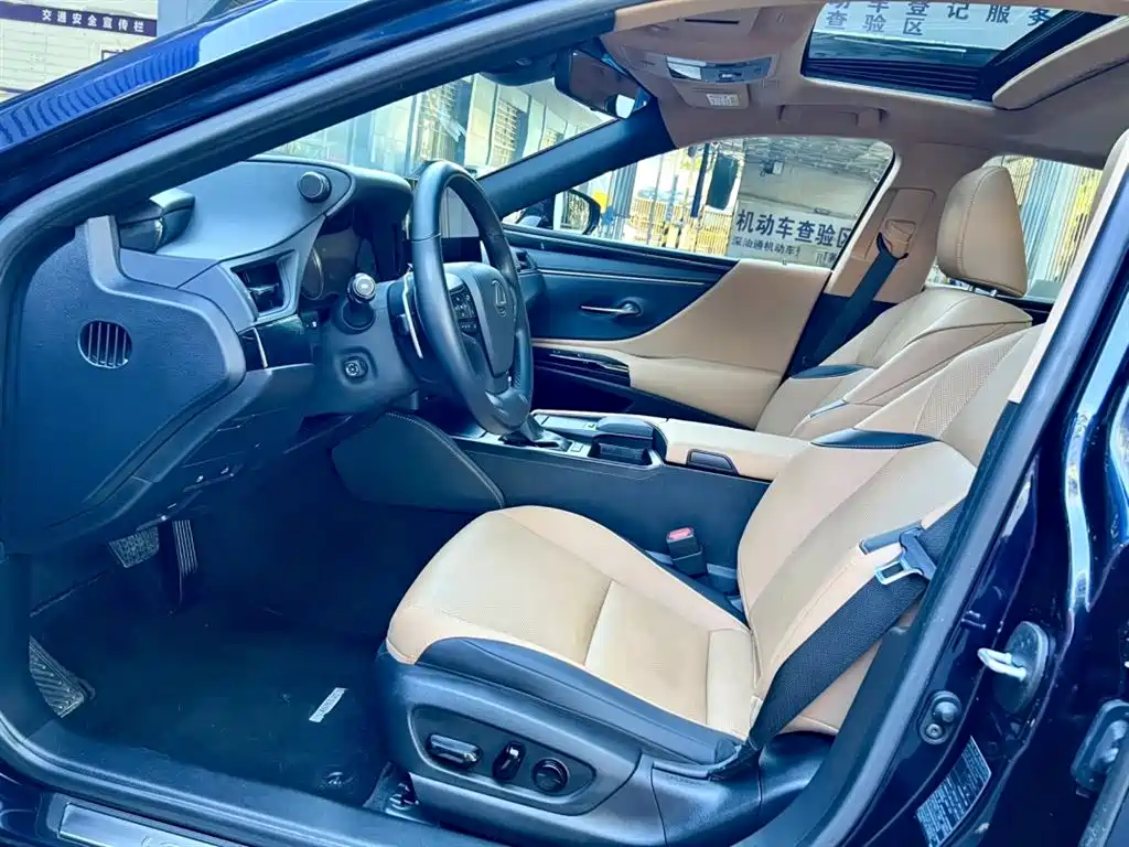 LEXUS  ES