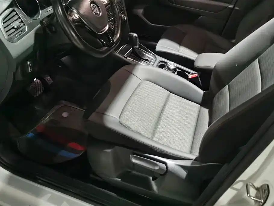 VOLKSWAGEN GOLF*JIAYU