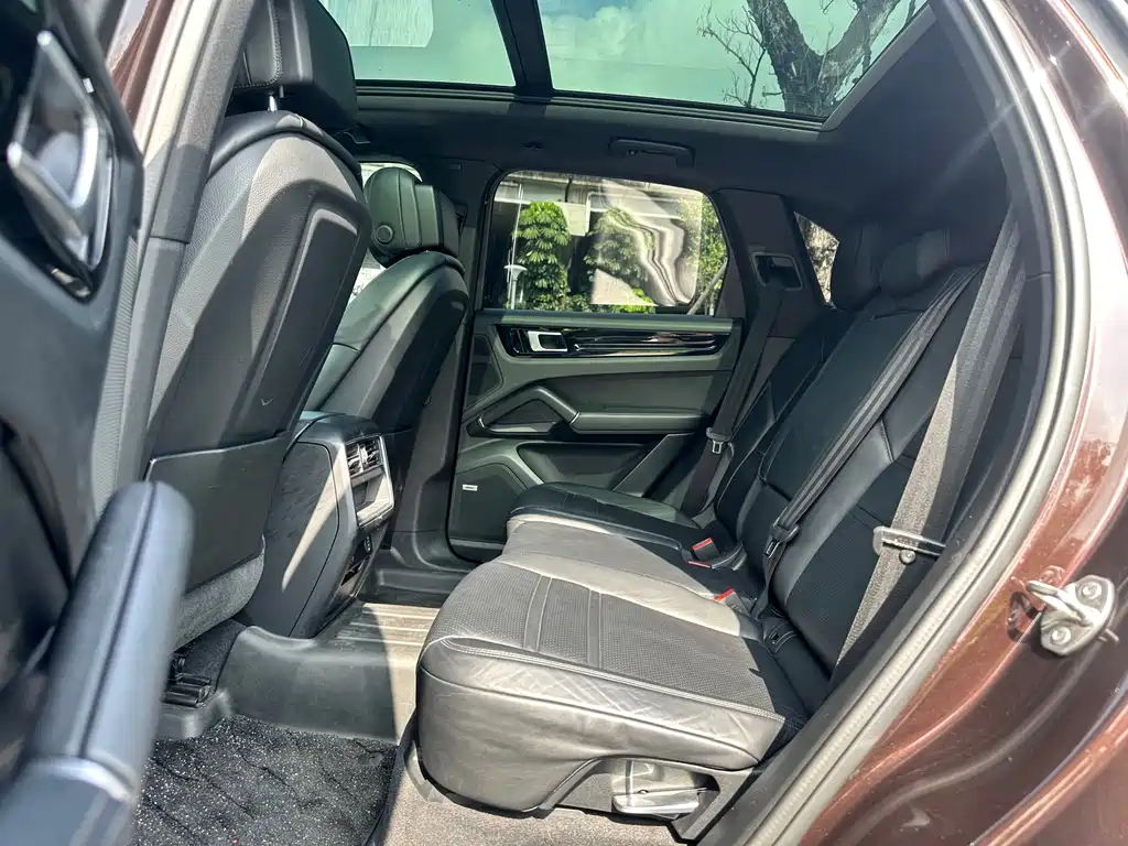 Porsche Cayenne — миниатюра 17