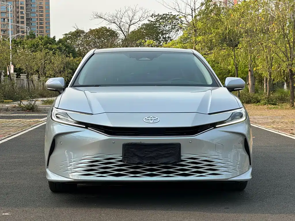 Toyota Camry — миниатюра 2